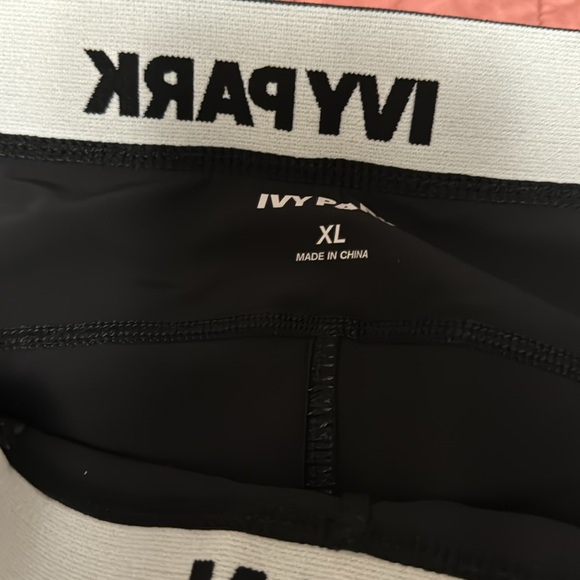IVY PARK NEW W/O TAG BLACK WORKING OUT PANTS SIZE XL - Picture 3 of 5